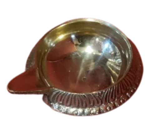 गोल्डन 60 ग्राम साफ़ करने में आसान स्क्रैच और वाटर रेजिस्टेंस पॉलिश किया हुआ ब्रास दीया