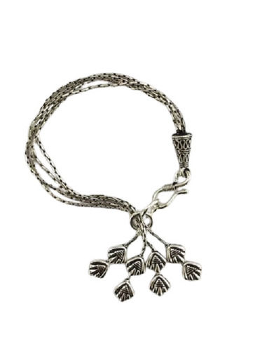 Fashion Easy To Carry Elegant Look Ladies Silver Bracelet