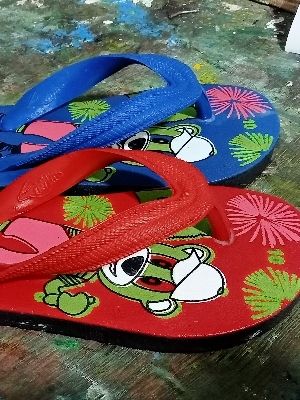 Silver Kids Multicolor Fashionable Flexible Printed Hawai Chappal For Daily Wear