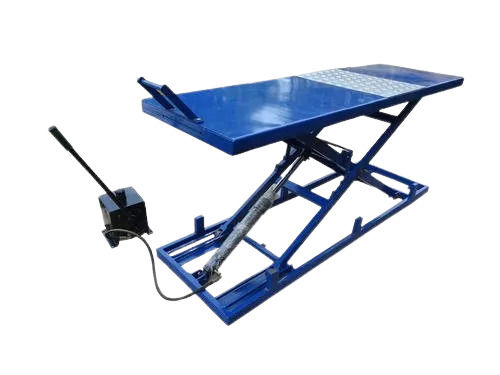 Easy To Operate 1500 Kg Load Capacity Semi Automatic Hydraulic Ramp For Two Wheeler Use