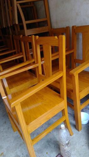 ड्राइंग रूम के लिए लाइटवेट और पोर्टेबल इंडियन स्टाइल सॉलिड वुडन आर्म चेयर