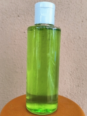 ग्रीन 100% ऑर्गेनिक हर्बल नीम और एलोवेरा शैम्पू