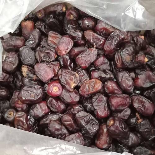 Black Dried Oval Shape Sweet Taste Iranian Dates