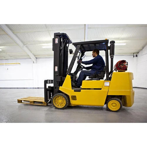 Diesel Fuel Operated Forklift Truck For Material Handling And Warehouses