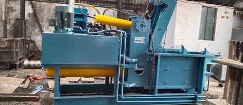 Blue Mild Steel Automatic Hydraulic Baling Machine For Industrial Use