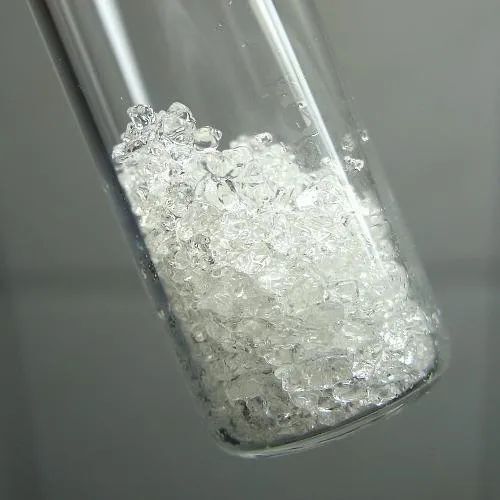 80% Purity White Phenol Crystals Body Material: Plastic