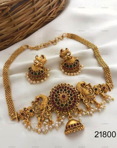 रूबी और मोती के साथ गोल्ड प्लेटेड मैट फिनिश गोल्ड प्लेटेड चोकर