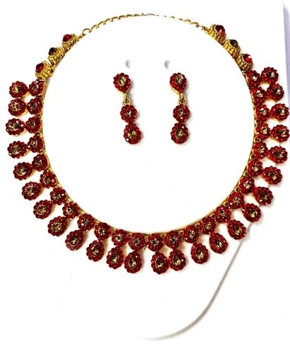Attractive Design Beaded Necklace Sets