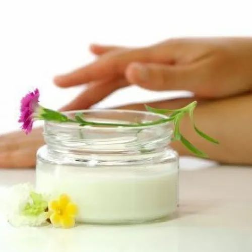 White Moisturizer Cream For All Skin Types