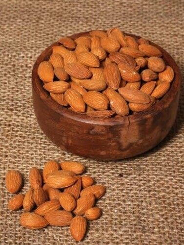 खाना पकाने और मिठाई के उपयोग के लिए जैविक प्राकृतिक बादाम अखरोट