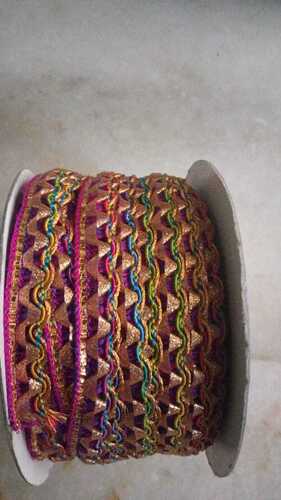 सूट और साड़ी के उपयोग के लिए मल्टी कलर एम्ब्रॉएडर्ड फैंसी लेस