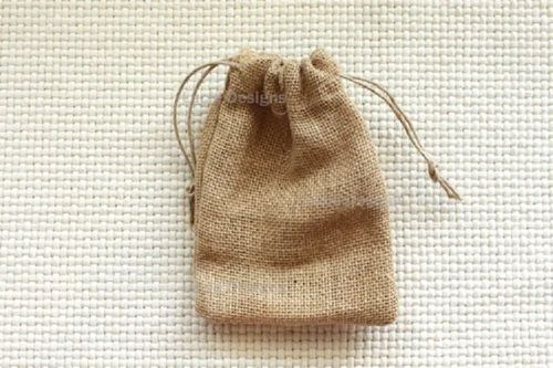 Amazon.com: Cunno 12 Pcs Burlap Tote Bags Mini Jute Reusable Bag with  Handles Small Blank Canvas Gift Bag Water Proof for Wedding Beach DIY  9.06x5.12x6.3inch(Classic Style) : Home & Kitchen