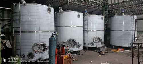 Cylindrical Milk Storage Tank for Dairy Industry