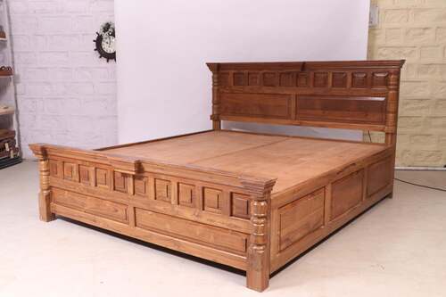 Long Lasting Durable Natural Polish Designer Wooden Bed