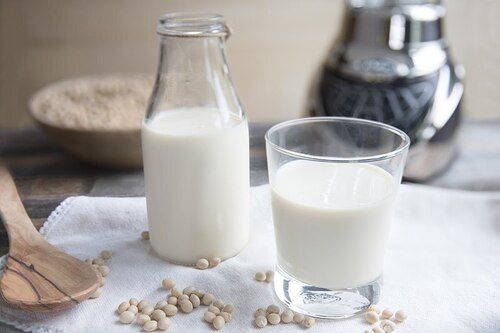 100% Pure And Fresh Hygienically Packed White Milk