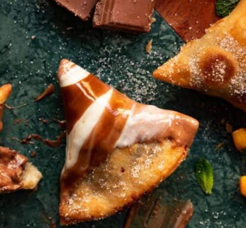 Green Hygienically Made Eggless Chocolate Flavour Samosa