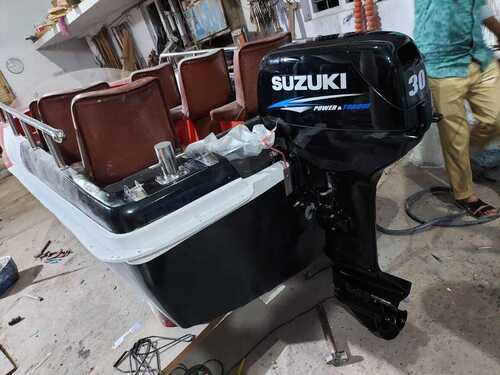 मल्टी कलर और शीट स्टाइलिश डिज़ाइन स्पीड बोट