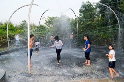 Manual Rotating Water Amusement Parks Rain Dance Setup