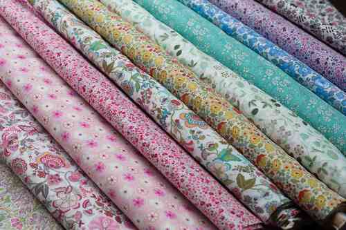 Normal Shine Skin Friendly Printed Soft Cotton Cambric Fabrics For Making Garments