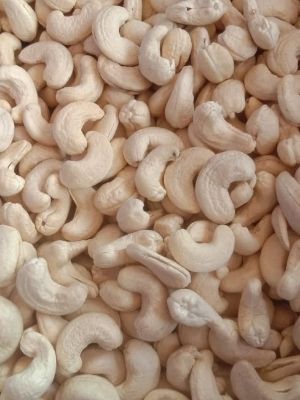 Rich In Vitamins Raw Cashews Nuts Broken (%): 2