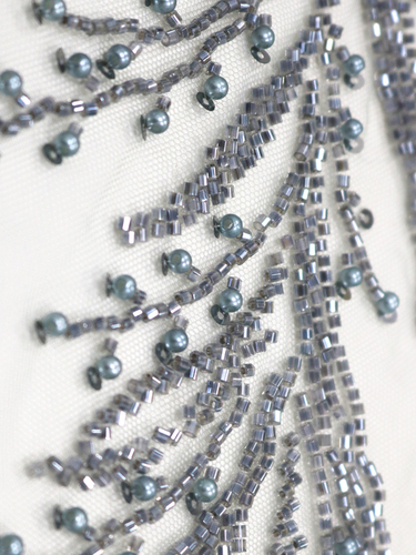 लेस फैब्रिक के लिए बीड्स एंड ट्यूब्स