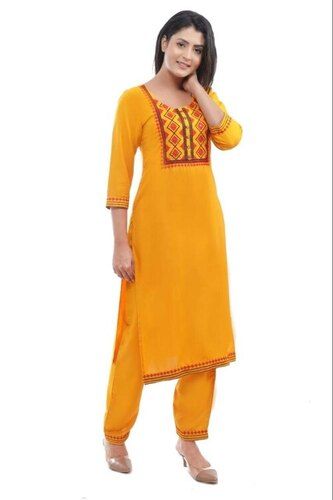 Casual Wear Regular Fit Round Neck 3/4th Sleeves Printed Kurtis For Ladies