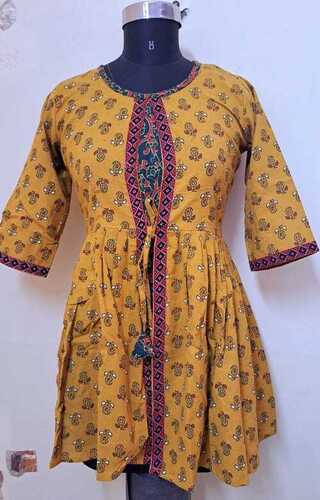 Ladies Short Length Full Sleeves Printed Cotton Kurti