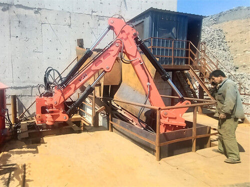 Pedestal Boom Breaker