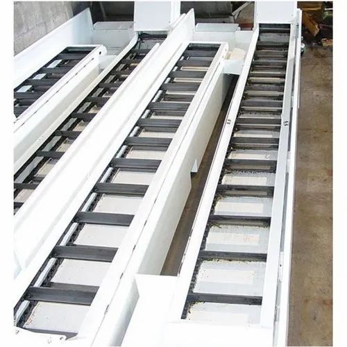 Industrial Scraper Conveyor - Various Sizes, Smooth Functioning, Prolonged Service Life, Black Finish, Tested on Quality Parameters