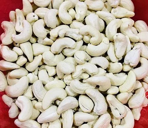 Cashew Nuts - Grade W320, Creamy White Color | Premium Quality, 5% Moisture, Ideal for Sweets, Common Cultivation Type, Chopped Flavor