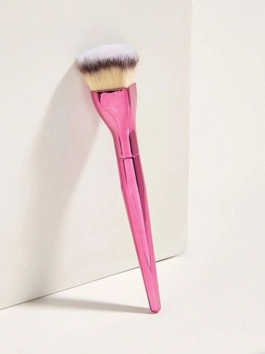 Shaped Foundation Brush