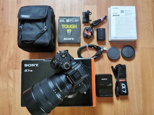 SONY A7R III - SHUTTER: 8975 - BOXED w/ 4x ORIGINAL SONY BATTERIES