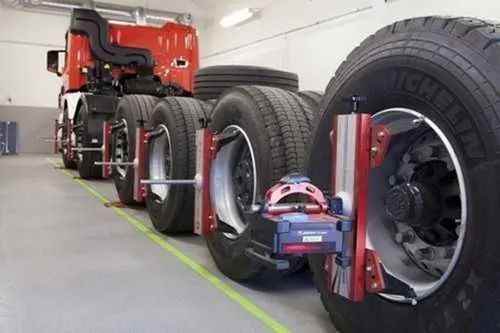 Easily Operate 3D Wheel Alignment Machine