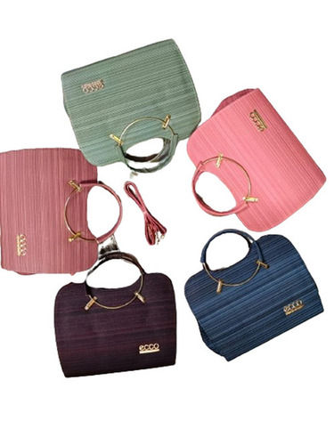 Easy to Carry Lightweight Multi Compartment Zipper Closure Leather Handbags For Ladies