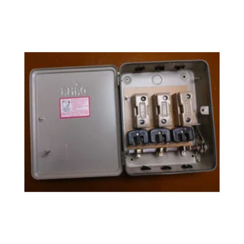 Circuit Breakers 32A Four Pole Main Switch