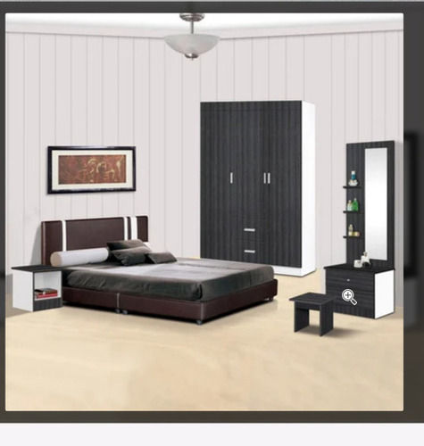 Brown Color Stylihs And Desginer Wood Bedroom Furniture Set