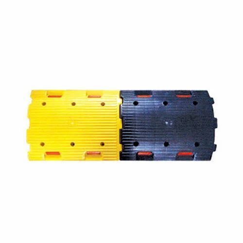 High Strength Black And Yellow ABS Plastic Speed Breakers