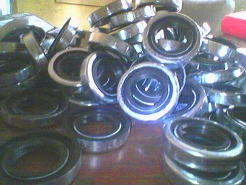 Oil Seal Ring - Metal , Various Sizes Available, Silver Color, Industrial Application, Quality Tested and Delivered on Time