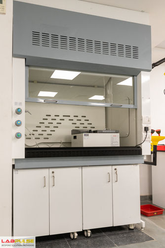 User Friendly Laboratory Fume Hood