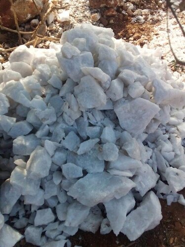 White Quartz Lumps - Industrial Grade Gunny Bags Packaging White Color Lump Shape | High Purity Quartz Stone Material