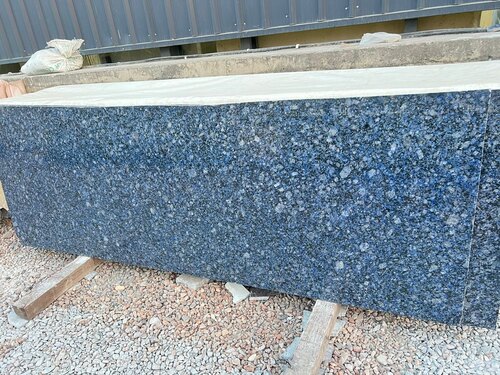 Striking Colors And Fine Finishing Blue White Color Granite Slab - Block Form, Polished Surface Finish , Stylish Design, Crack Resistance, Easy To Clean