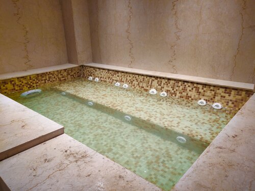 Jacuzzi Pool - Color: Multi