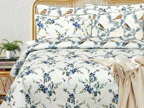 Eye Catching Look Printed Cotton Quilted Bed Cover