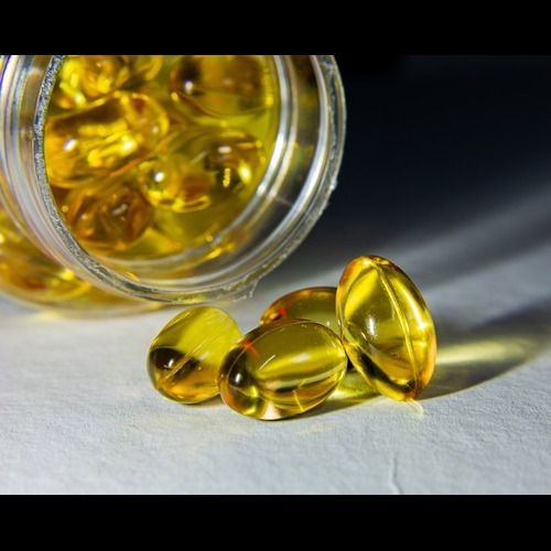 Yellow Omega 3 Fatty Acid Capsules for Body Fitness