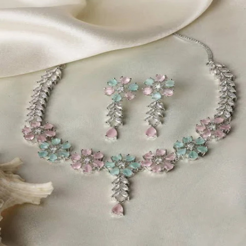 Fine Finishing And Good Quality Diamond Jewellery Set at