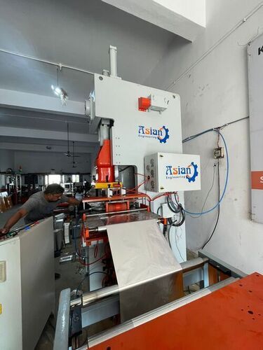 Fully Automatic Four Cavity Aluminum Foil Container Making Machine 18kw Production Capacity 100pcs/min