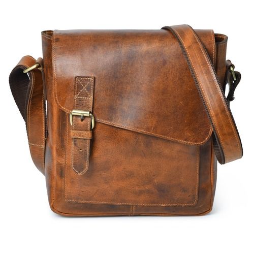 Fine Finishing Massenger Leather Bag