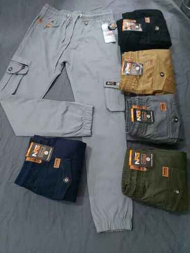 Solid Men Cargo Pant Regular Fit