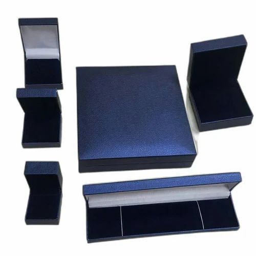 Plain Pendant Set Jewelry Box Feature With Light Inside