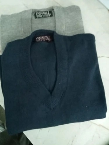 Sweater For Mens - Warm and Trendy Design, Long Sleeves - Color Fastness, Available in Various Sizes, Ideal for Gifting